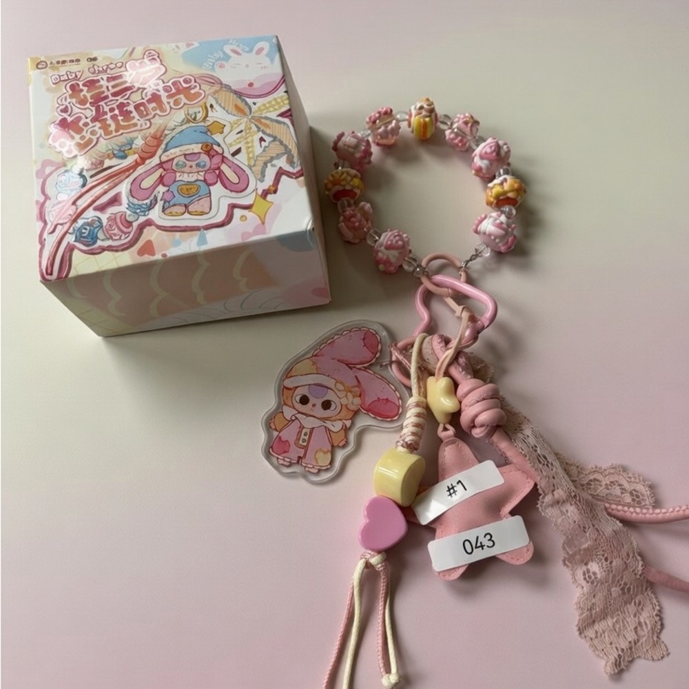 043, Baby Three Love Chain keychain with Star Charm.